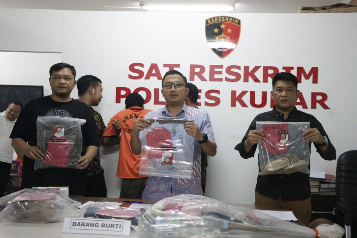 Akbp hari rosena baru menjabat kapolres kutai kartanegara, gelar press release kasus pembunuhan di muara leka.