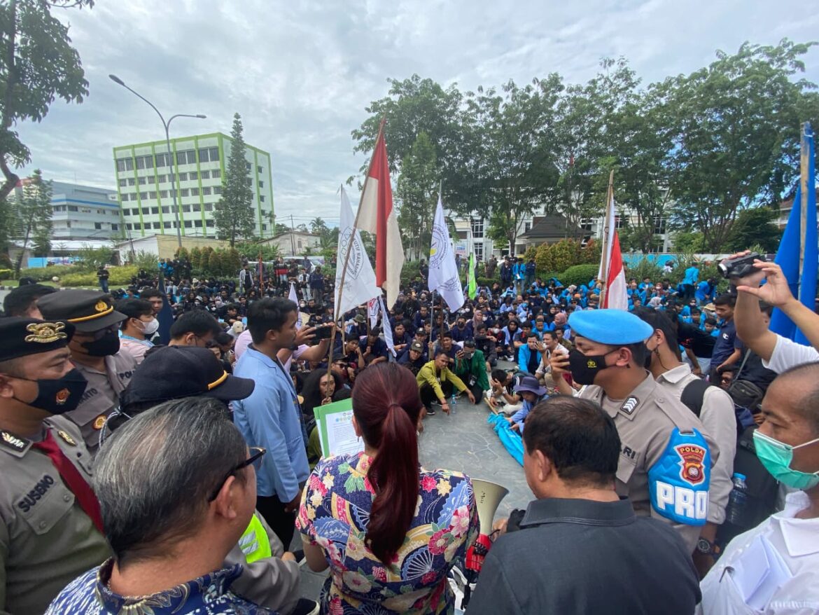 Orasi ini dilakukan oleh Gabungan Badan Eksekutif Mahasiswa yang ada di Kalimantan Barat
