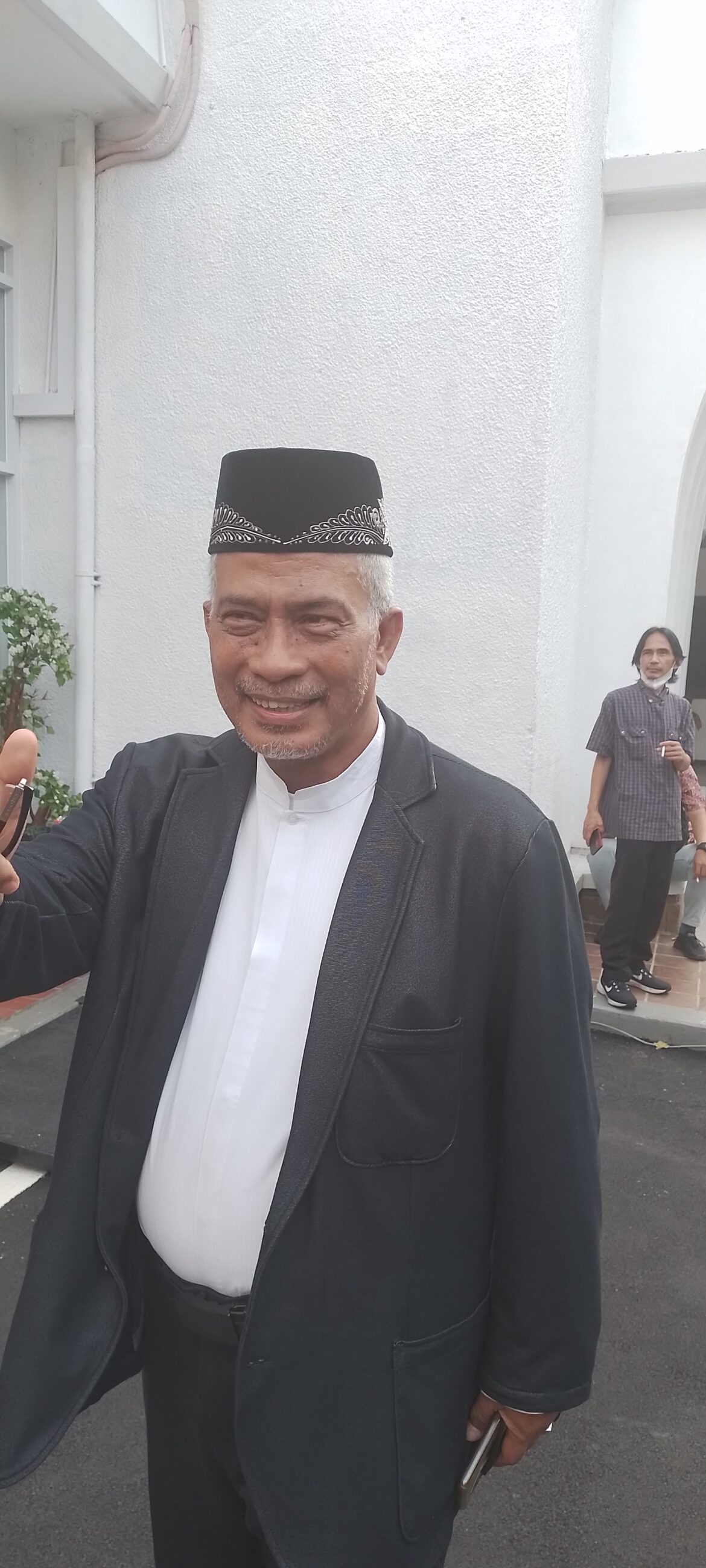 0 Sekjen partai Masyumi  Dr . TB .Massa Djafar Melengkapi prosedur untuk mendaftar di KPU