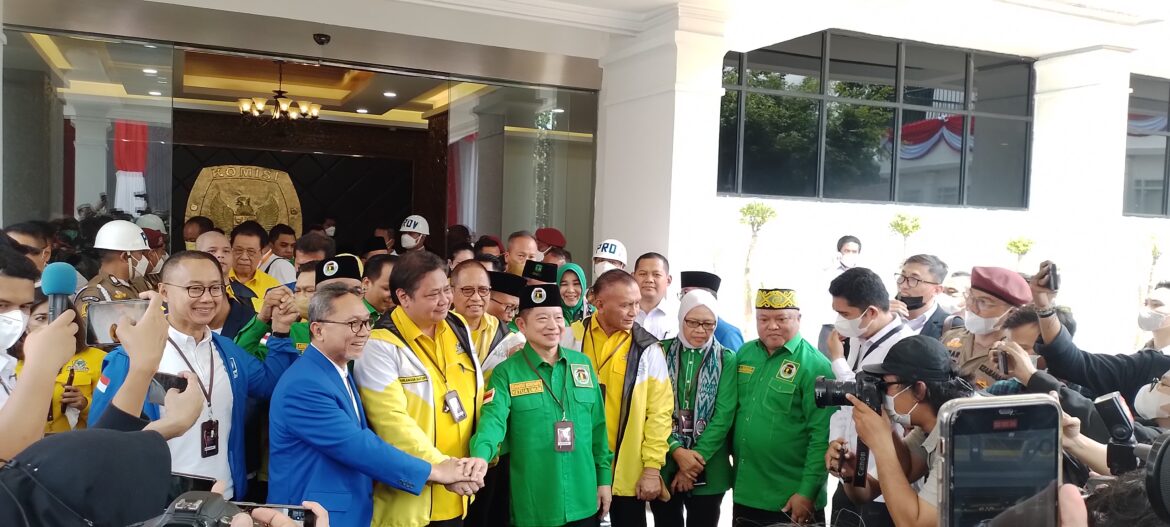 Partai golkar  mendaftarkan kantor kpu