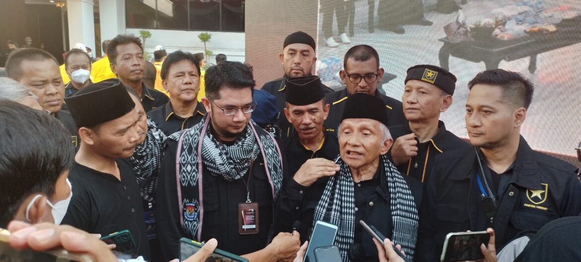 Amien Rais disebut akan memimpin langsung masa Partai Ummat saat mereka, Calon mendaftar KPU