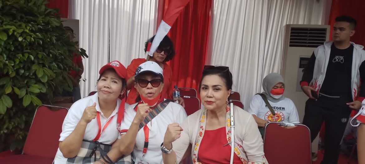 Serta parade busana daerah, parade kebaya dan marching band di pelataran