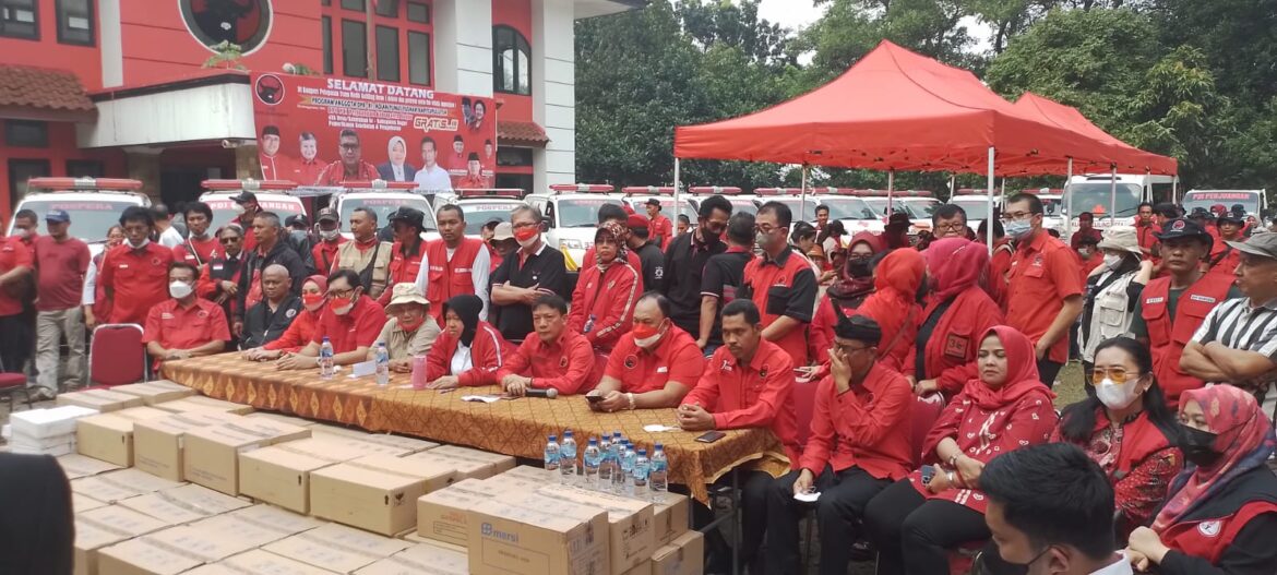 Anggota DPR RI Fraksi PDI Perjuangan Adian Napitupulu, serta seluruh jajaran DPC serta anggota DPRD Kabupaten Bogor