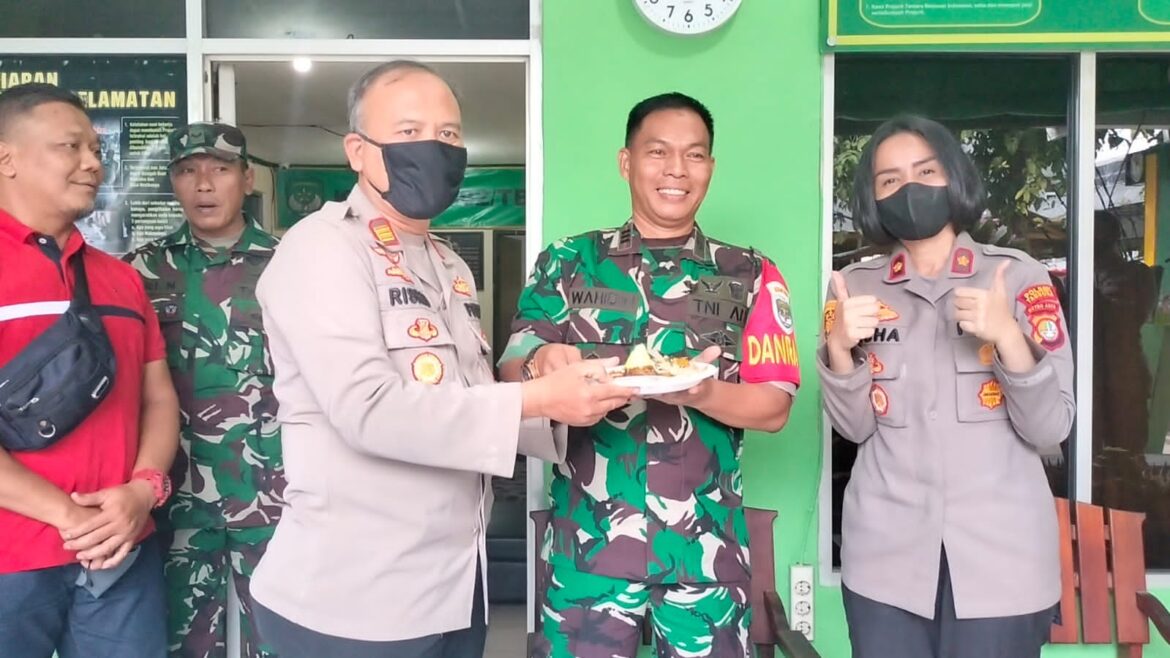 Kedatangan rombongan polsek tambora tersebut dipimpin langsung oleh kapolsek tambora Kompol Rosana Albertina