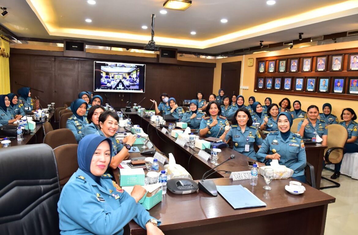 Peningkatan pengetahuan dan kemampuan disamping memegang teguh semangat feminin dengan memiliki kecantikan