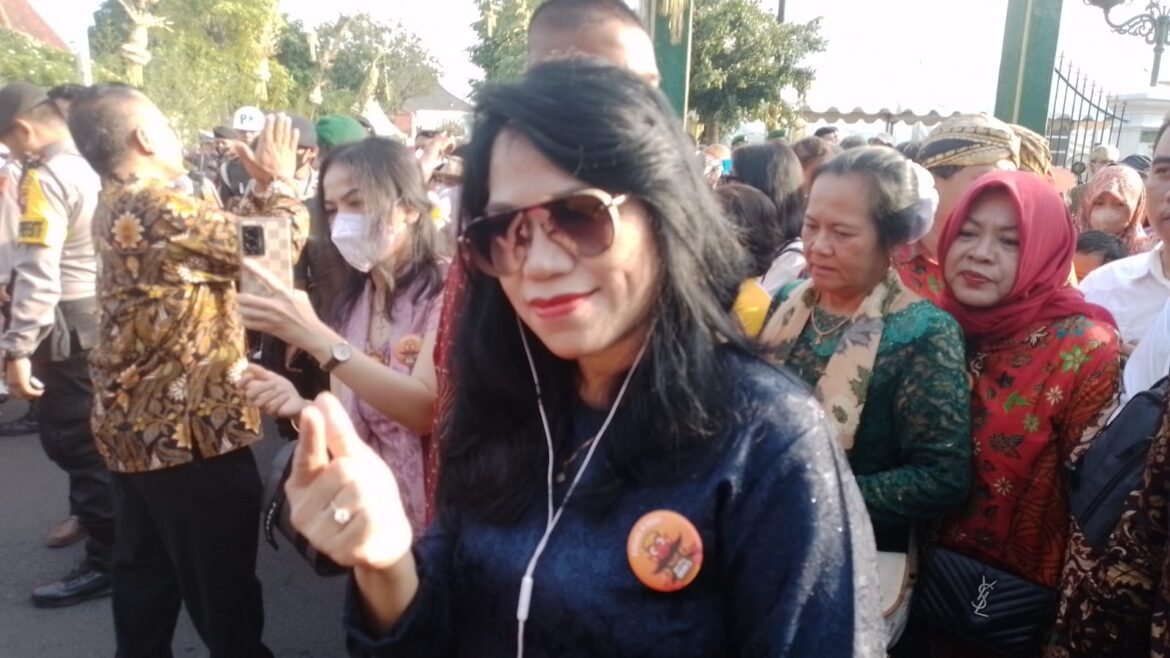 Komisaris Smesco Bu Erna berharap semoga mas Kaesang sehat selalu bersama istri dan keluarganya beserta.