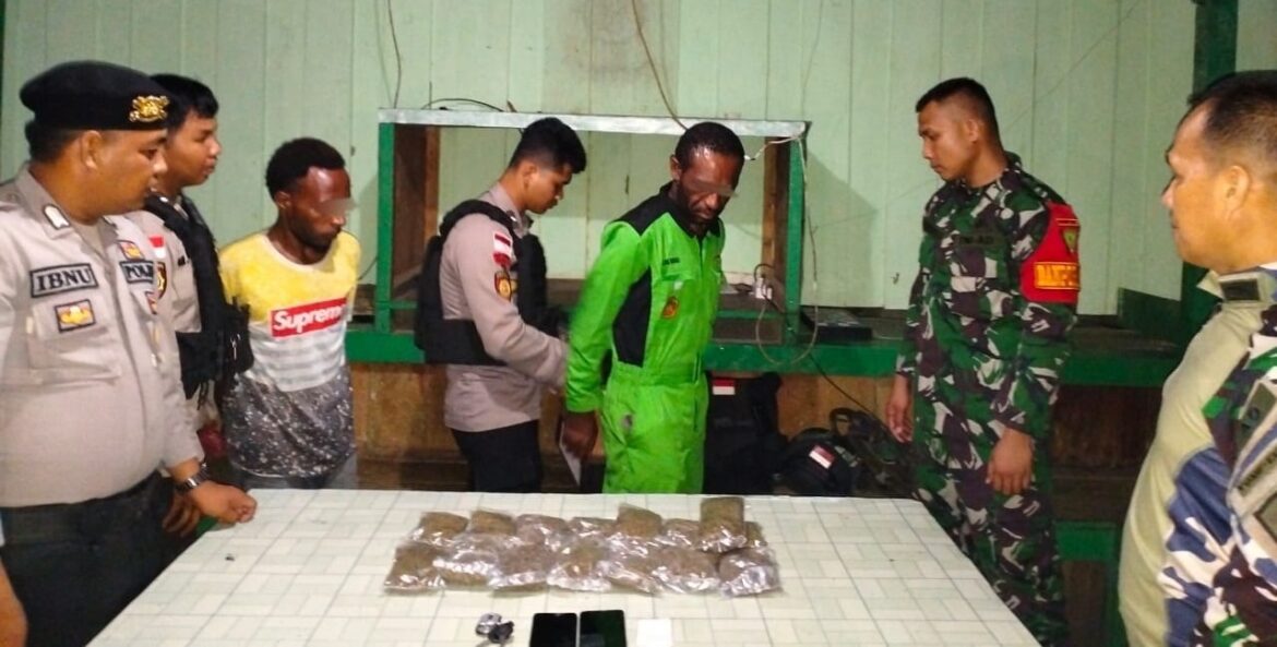 Satgas Pamtas Yonif 132/BS Pos KM 31 berhasil menggagalkan penyeludupan Narkotika Jenis Ganja Kering seberat 650gram.