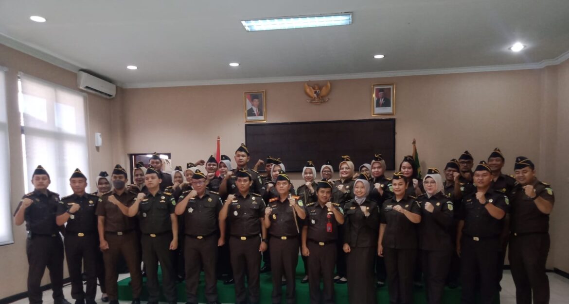 Doktor FERRY HERLIUS SH MH di hadapan Jaksa dan pegawainya memberikan pesan jaga amanah yang di berikan ke kalian.