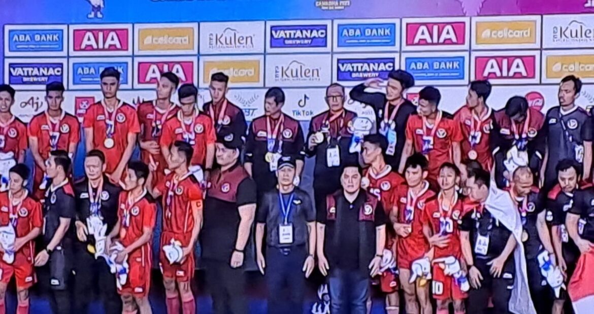 Timnas U-22 dan Thailand memulai laga dengan hati-hati di Stadion Olimpiade, Phnom Penh, Kamboja.