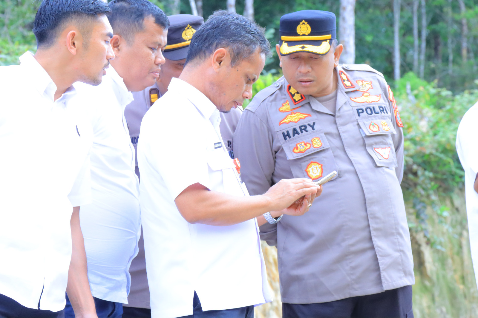 Pemkab Beserta Kapolres Humbahas Tinjau Titik Lokasi Rencana Pembangunan Pos Polisi.