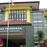 Heboh fee 80 juta dari 4 proyek renovasi gedung pendidikan sekolah makin meruncing dan saling tuding. Abdul Qodir apa Kodir.