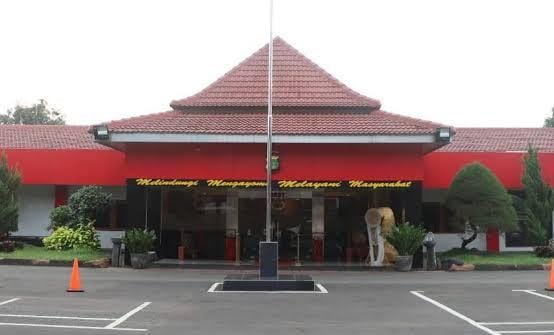 Nanti saya beritahu lanjutannya baik rekan-rekan Pers juga sudah banyak yang mengetahuinya.