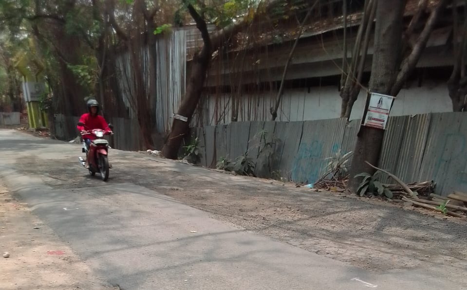 Kurang survey terhadap jalan-jalan yang berlubang, sepertinya Jalan Bayur Kota Tangerang sering terjadi kecelakaan.