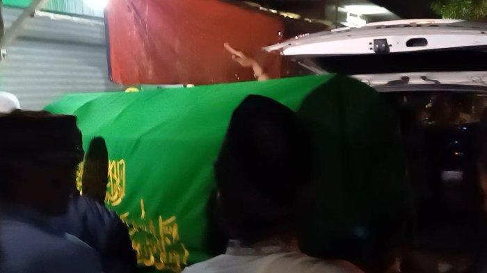 R (13) sudah meninggal diduga terjun dari lantai 4, meninggal di tempat.