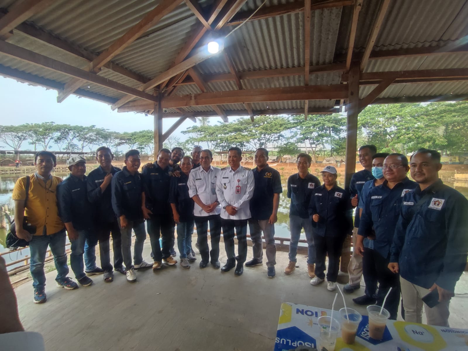 Gotong Royong Atasi Kekeringan, PWI dan Perumdam TKR Salurkan Bantuan Air Bersih di Pakuhaji.