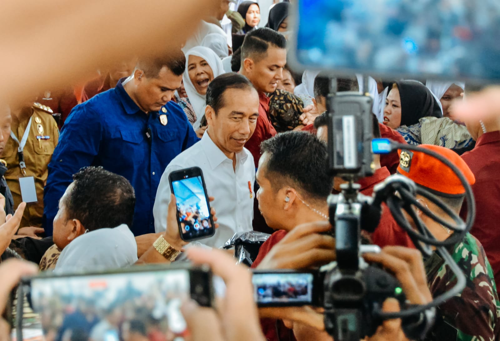 Presiden Jokowi meyakini bahwa dengan pembangunan jalan tol tersebut akan meningkatkan kunjungan wisatawan dan menarik investor