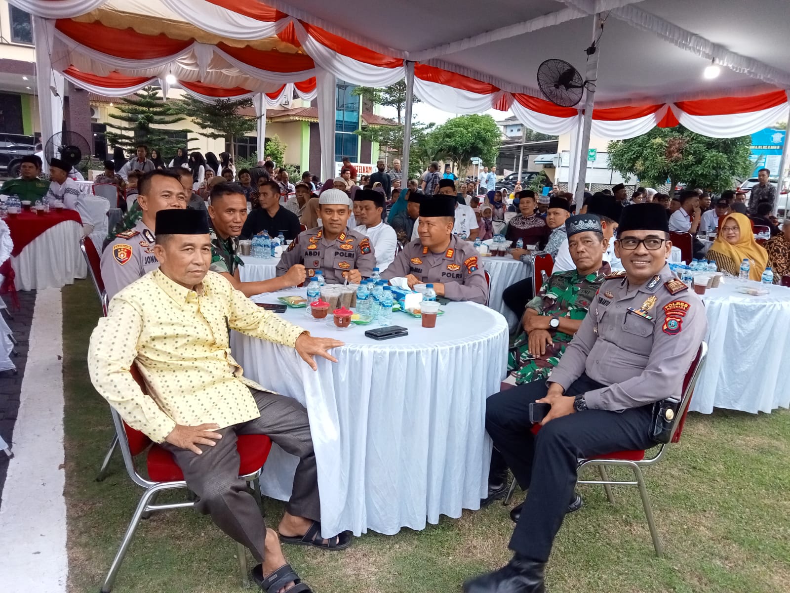 Kegiatan ini dihadiri oleh berbagai tokoh masyarakat, ulama, perwakilan organisasi kemasyarakatan.