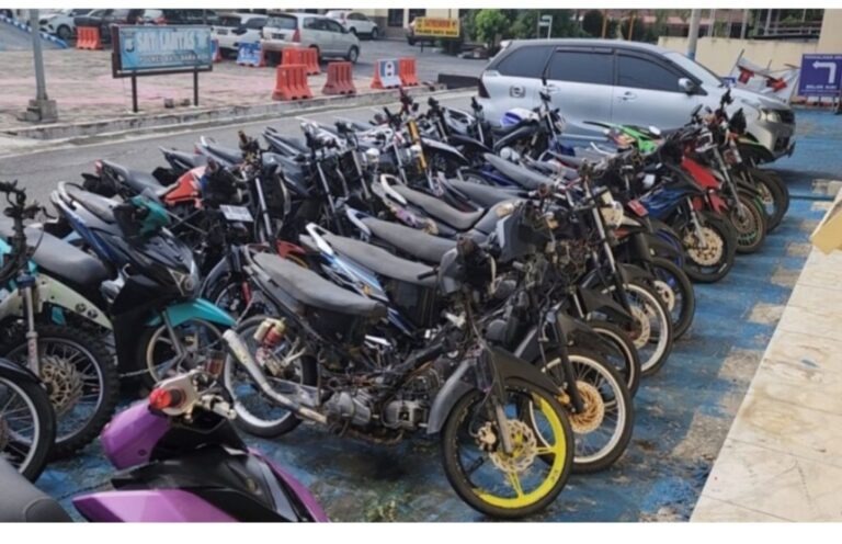 Berkendara dalam pengaruh alkohol, melawan arus, melebihi batas kecepatan, over dimension dan over load.