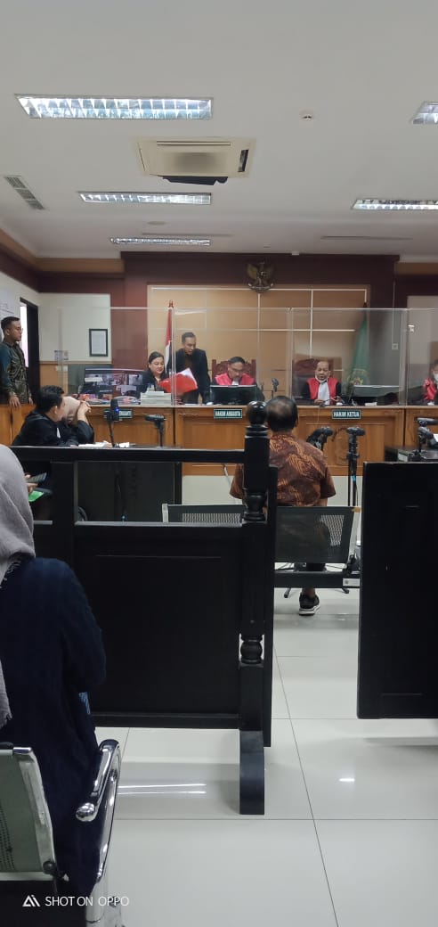 PAK LUBIS YANG BIAYA ORMAS LEBIH  300 ORANG UNTUK MENGUSIR PEDAGANG PASAR KOTA BUMI UJAR TERCAKWA TONY W.