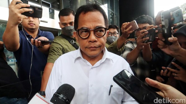 KPK saat masih mempedalamkan dugaan kasus korupsi terhadap Indra anggota DPR-RI.