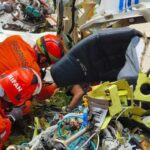Diduga ada 2 orang yang tumpangi pesawat, tewas di temukan saat ini di Evakuasi.