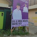 Masyarakat Pakuhaji dan sekitarnya, kok belum lepas jabatannya dari Sekda bisa berjalan reklame dan sepanduknya.