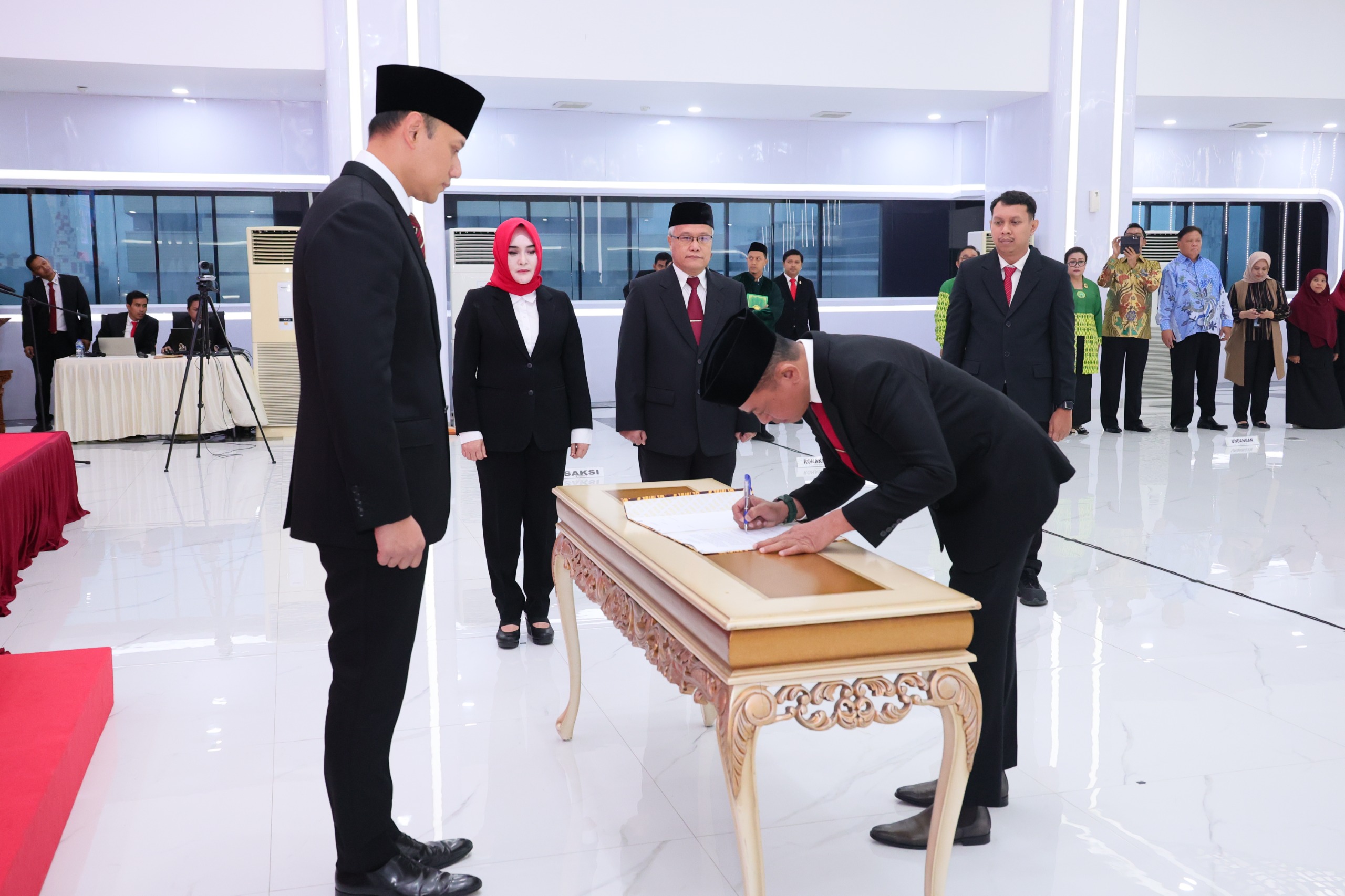 Menteri AHY menyebutkan, PPAT yang sudah terverifikasi saat ini jumlahnya 21.768 orang. Dengan sinergi dan kolaborasi