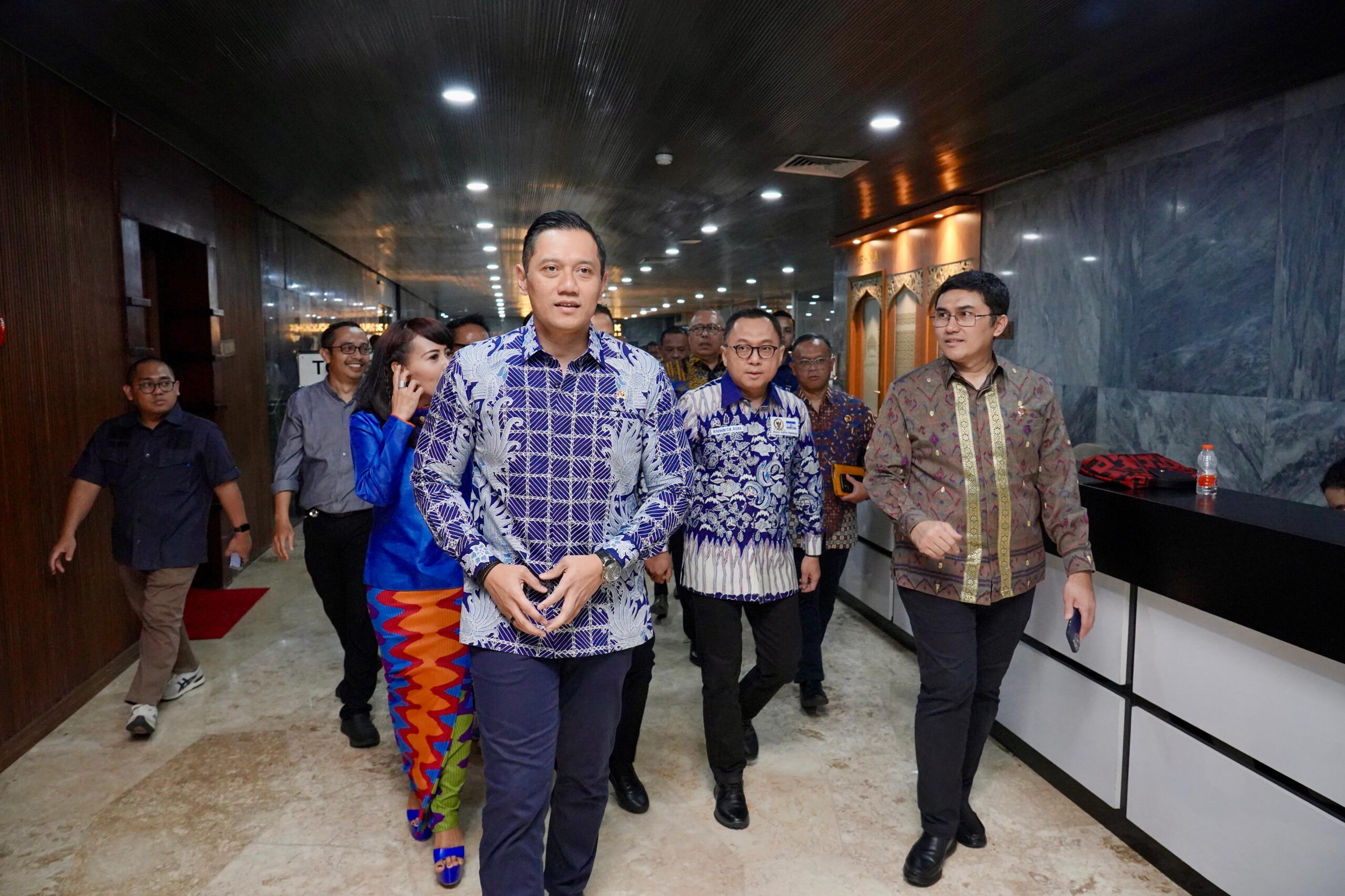 Menteri ATR/Kepala BPN mengatakan, saat ini terdapat 445 Kantor Pertanahan yang menyelenggarakan sekaligus memproduksi Sertipikat Tanah Elektronik.