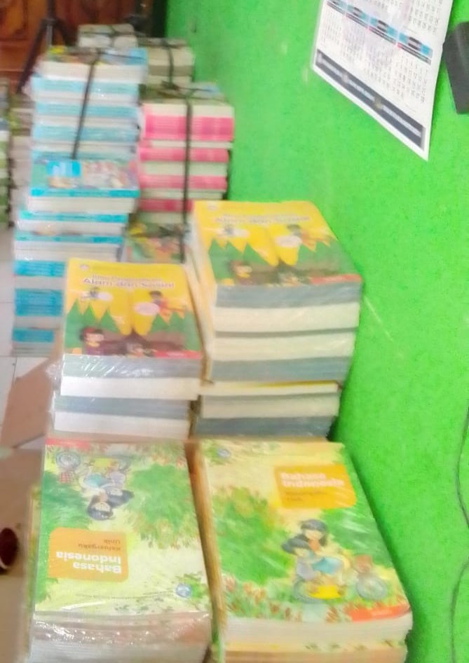 Orang tua murid krikulum mardeka suruh beli buku dan LKS oleh Plt. Kepsek.