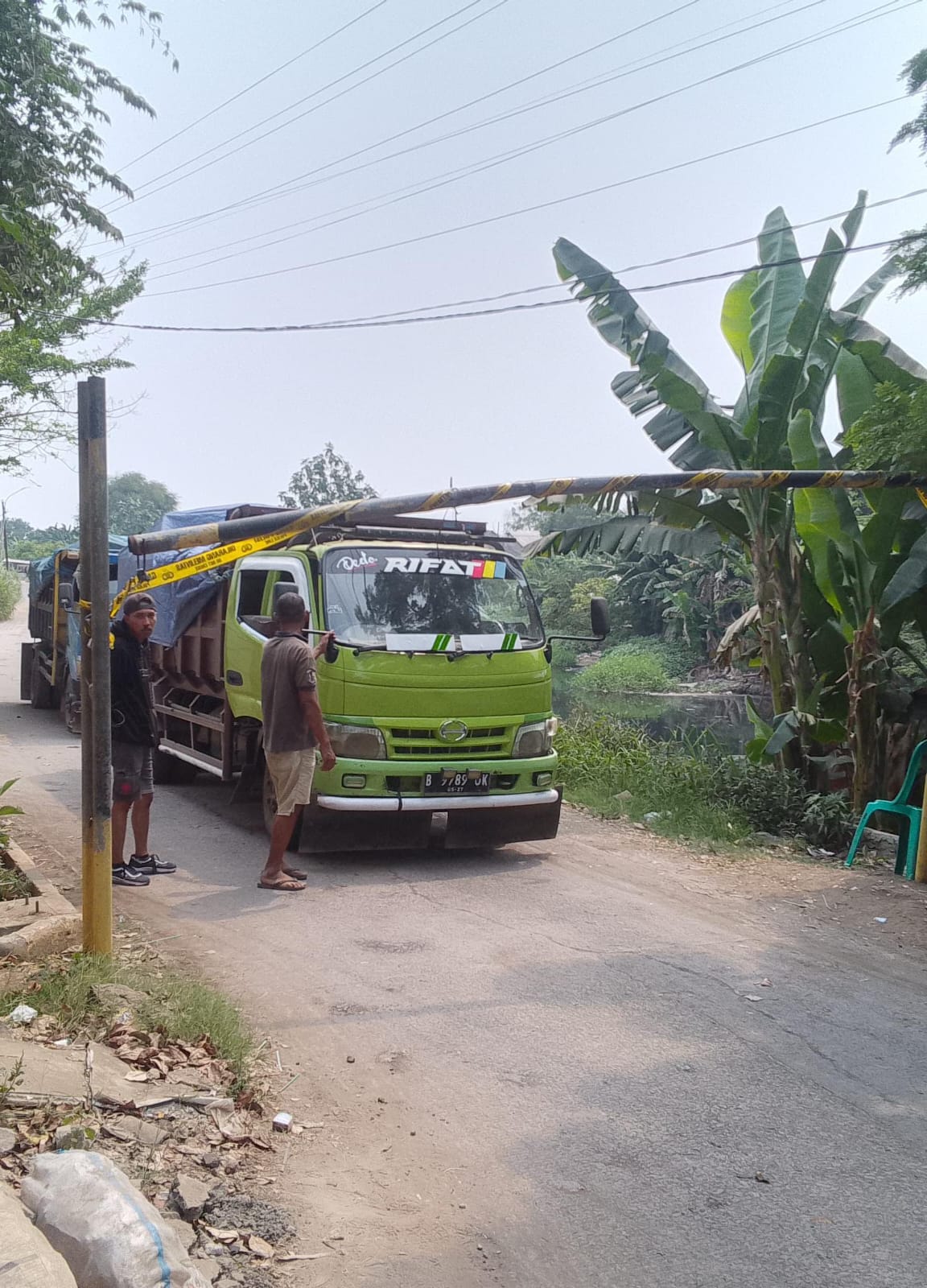 Galian tanah liar di Desa Gintung meresahkan  pemilik tanah sekitar. Karna sudah tidak bisa tanam Padi.