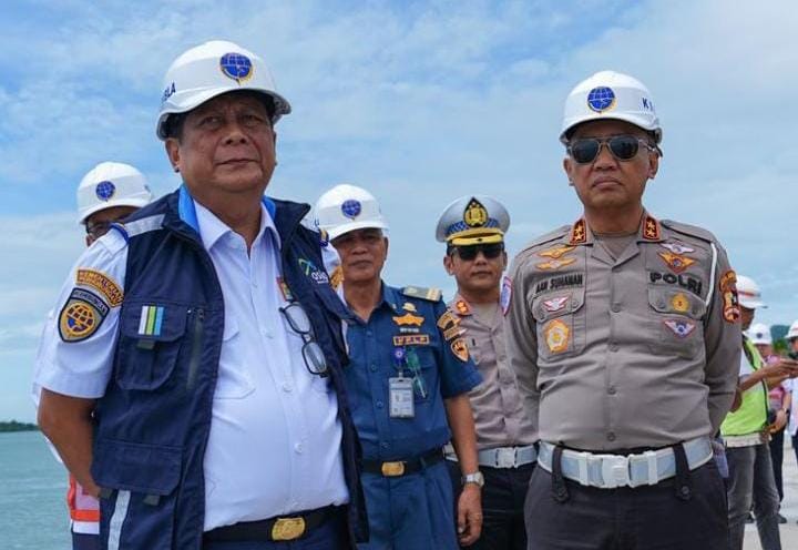 KAKORLANTAN PANTAU JALUR PENYEBERANGAN PELABUHAN MERAK BAKAUHENI.