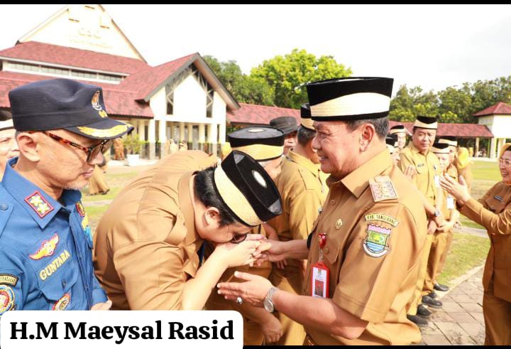 H. Mohammad Maeysal Rasyid Bupati Tangerang : mencanangkan 100 hari kerja.