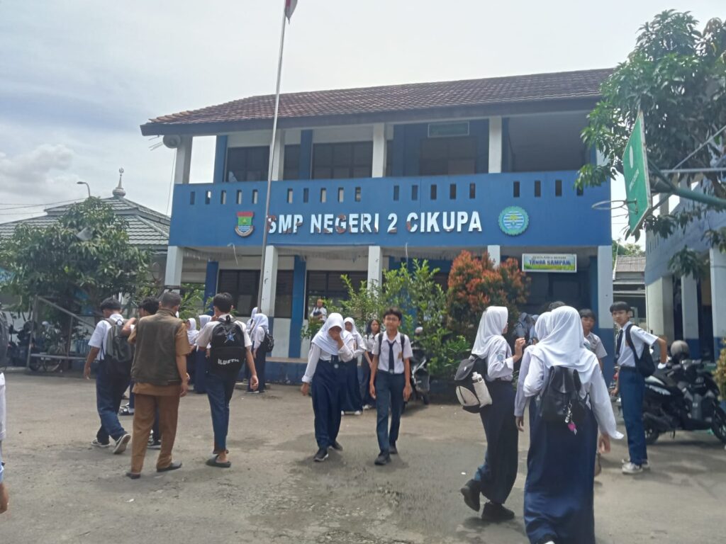 KEPALA SEKOLAH SMPN 2 CIKUPA ALERGI KONTROL SOSIAL