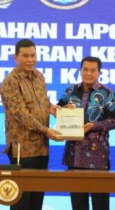 Penyerahan BPK hasil audit dengan predikat WTP