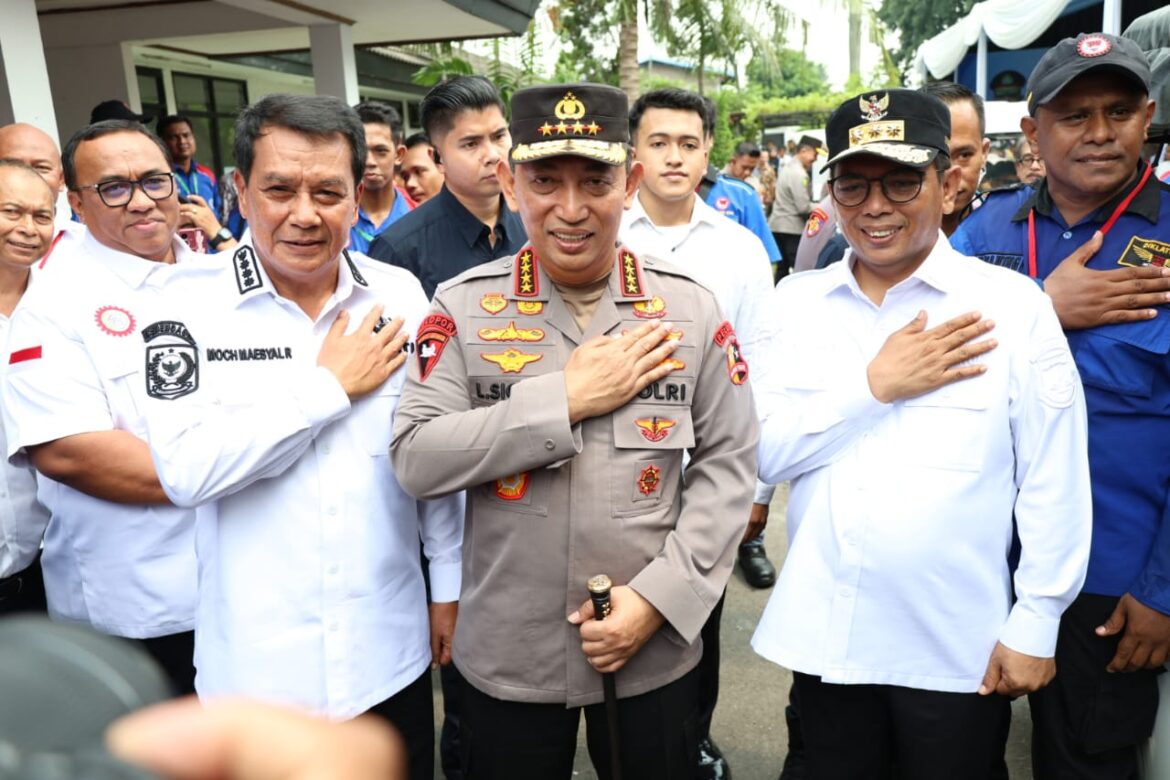 Bupati Tangerang Dampingi Kapolri Jenderal Listyo Sigit Prabowo Bakti Sosial dan Donor Darah di PT Adis Dimension Footwear
