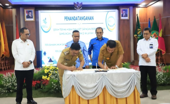 PERUMDAM TKR KAB. TANGERANG HIBAHKAN ASET DAN LAYANAN AIR BERSIH DI WILAYAH II KOTA KEPADA PERUMDA TIRTA BENTENG KOTA TANGERANG