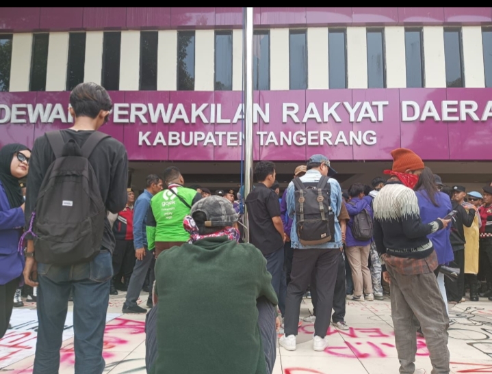 BERAPA SIH, GAJI DAN TUNJANGAN DPR-D KABUPATEN TANGERANG?