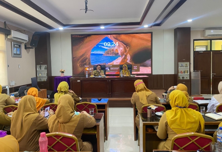 Kabid Kesehatan Masyarakat Kabupaten Tangerang H.Toha, Dan Timkes Propinsi Banten, Memberikan WORSHOP ke Bikor Kabupaten Tangerang dlm rangka Penurunan Aki Akb