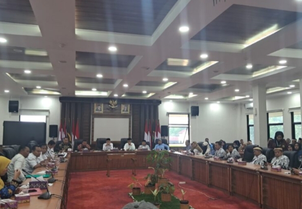 Diduga terlalu banyak Rapat di hotel, Dinas pendidikan Kabupaten Tangerang Lalai dalam pendataan /Verifikasi data Guru Honor?